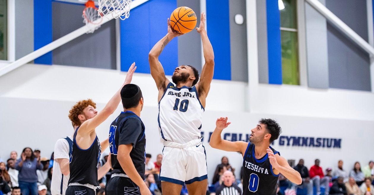 No. 13 Men's Basketball Tops Yeshiva in Season Opener, 69-60
