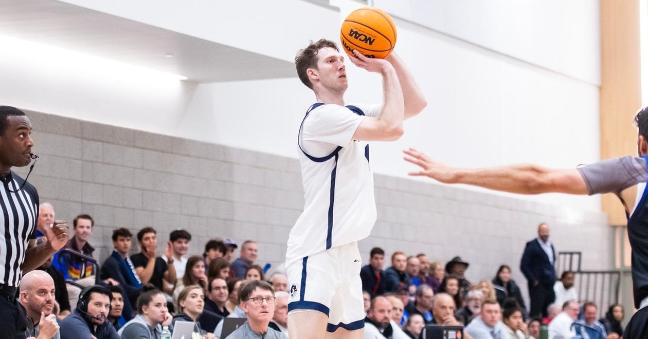 O'Neill Nets Career-High, No. 1 Men's Hoops Downs Monks, 100-73