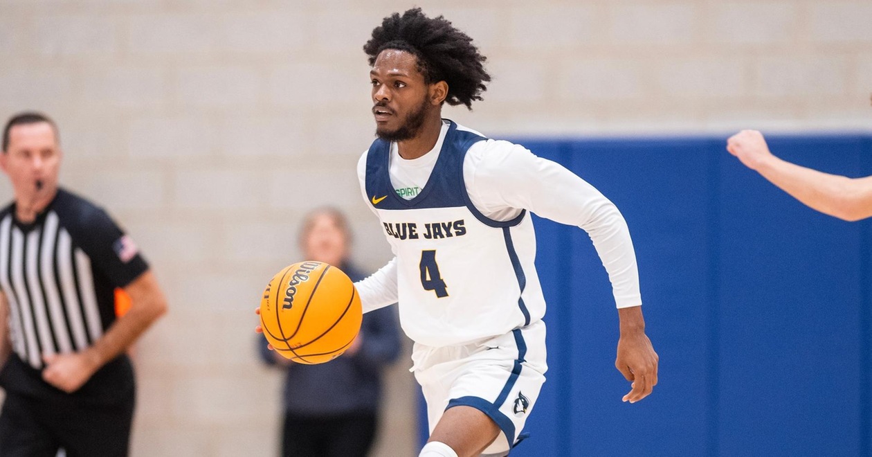 No. 3 Men's Basketball Knocks Off Tufts Tuesday Night, 77-57