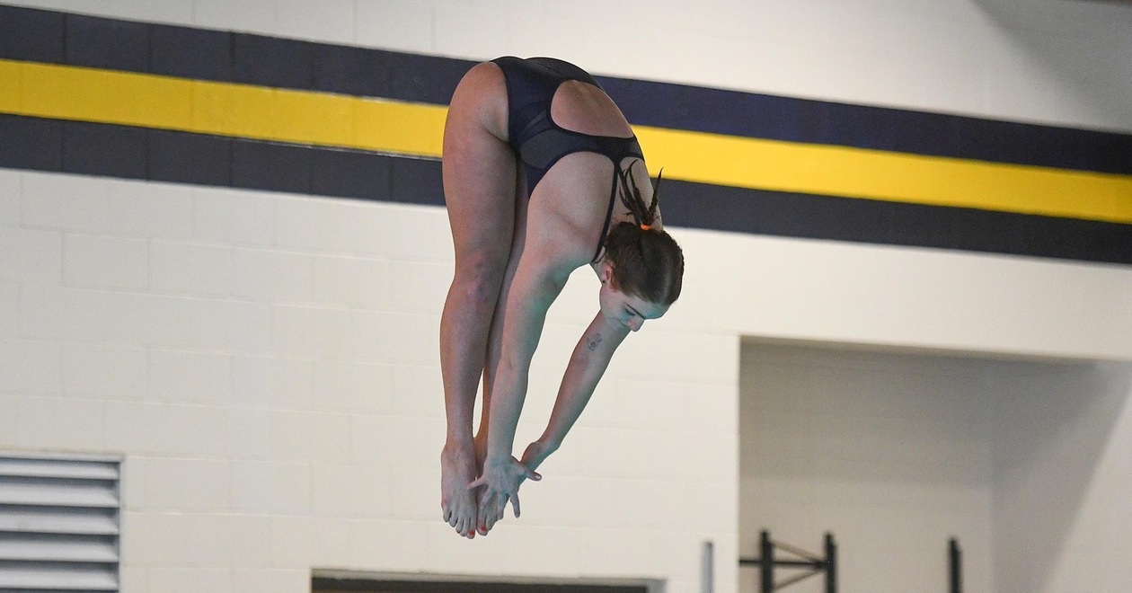 Freshmen Up Front In First Women's Swim & Dive Meet of Season