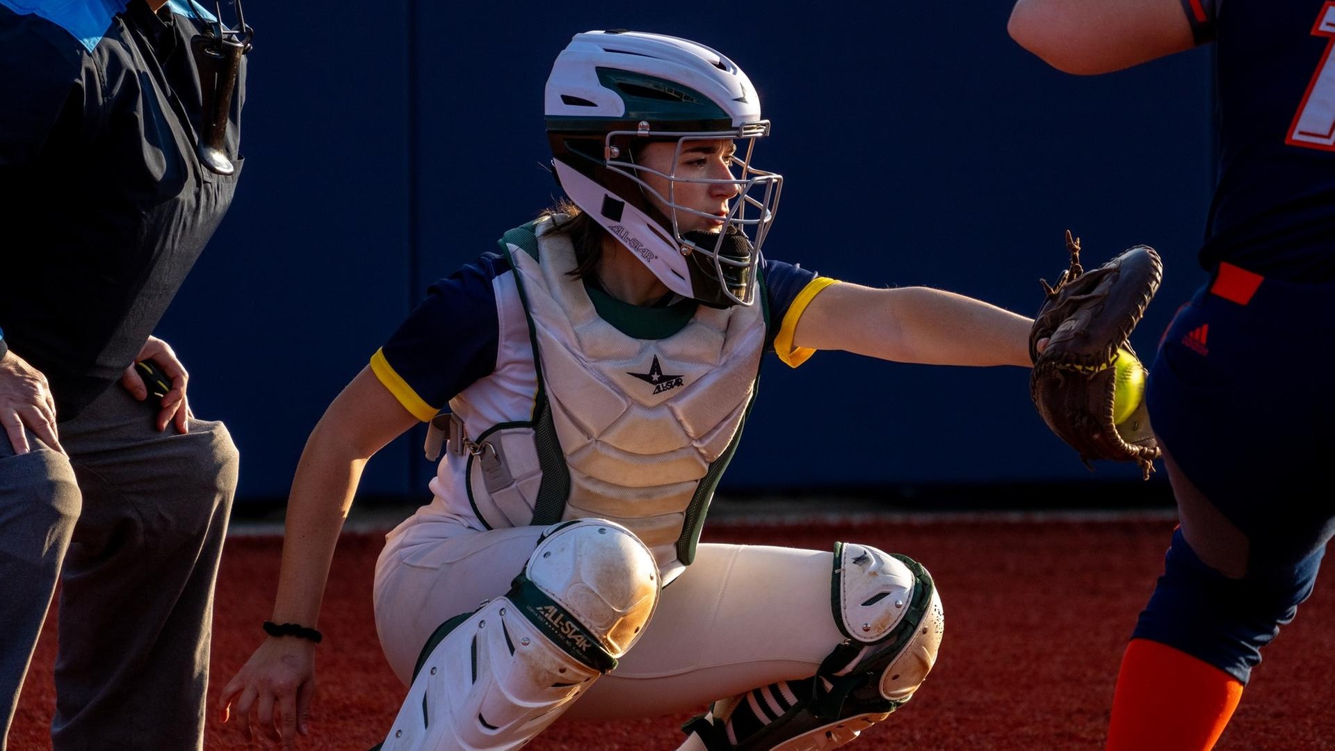 Softball Takes Game One, Falls in Game Two During Non-Conference Doubleheader Versus Western Connecticut