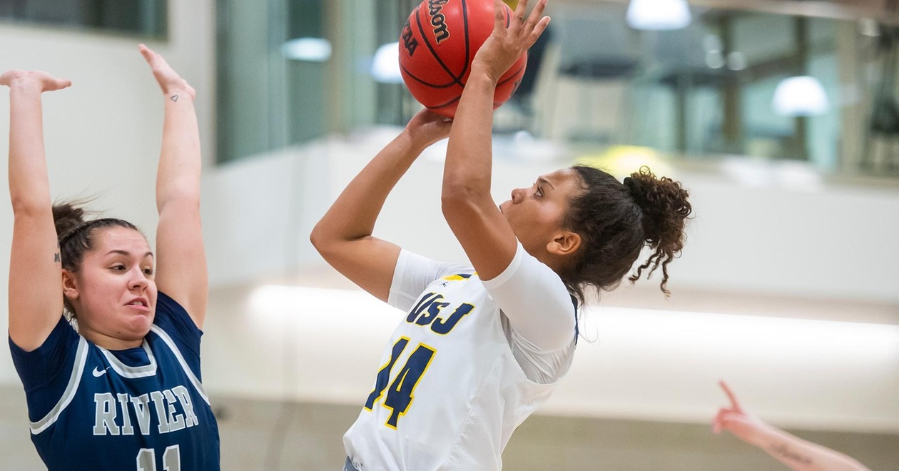 Raiders Score In Final Seconds, Edge Blue Jays Saturday, 71-70