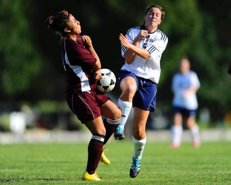 Soccer Team Wins 4th in a Row; Tops Norwich, 2-0