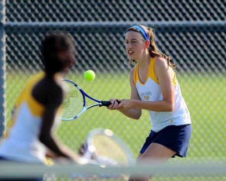Tennis Sweeps Albertus, 9-0