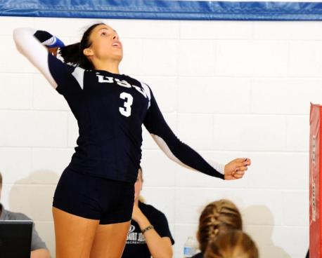 Volleyball Earns One Win in Tri-Match