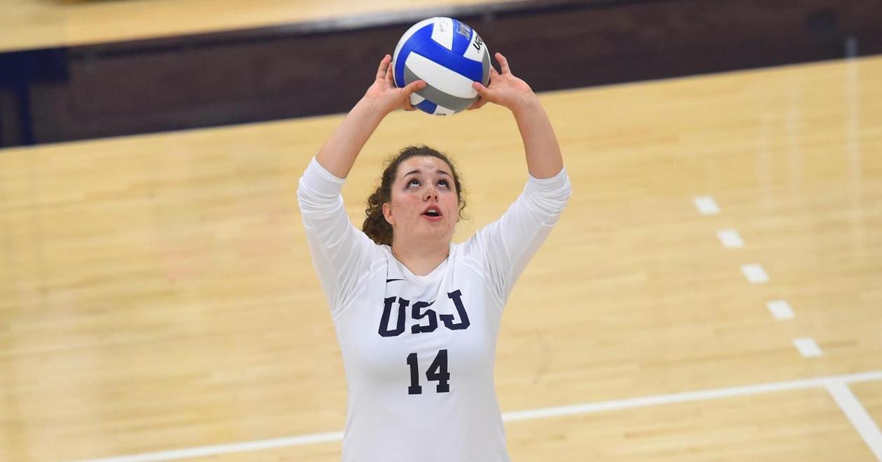 Volleyball Splits Tri-Match at Home on Saturday