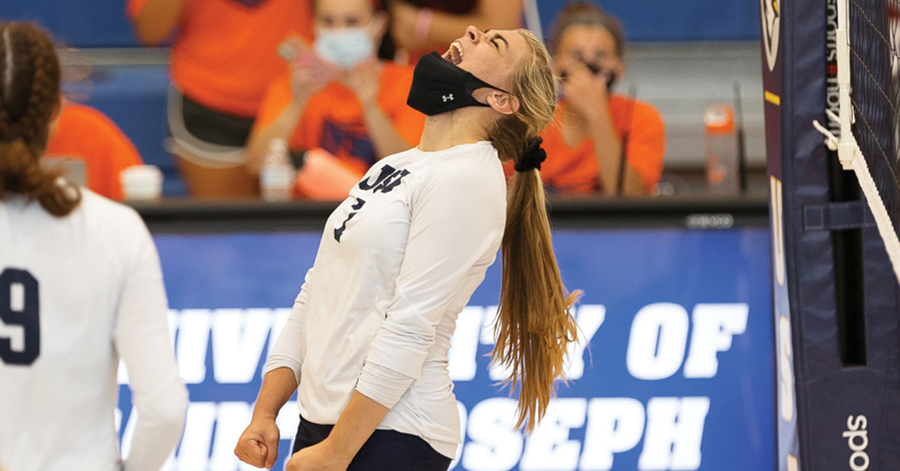 Volleyball Steals Season-Opener From Mount Holyoke, 3-2